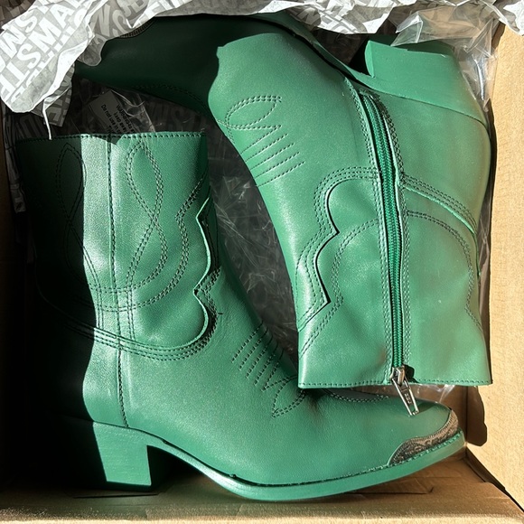 Brand new Green Leather Steve Madden boots with steel toe - Picture 1 of 6